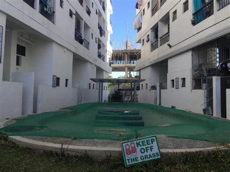 Rooms available at Midrise Condo in Cainta 100 mbps .